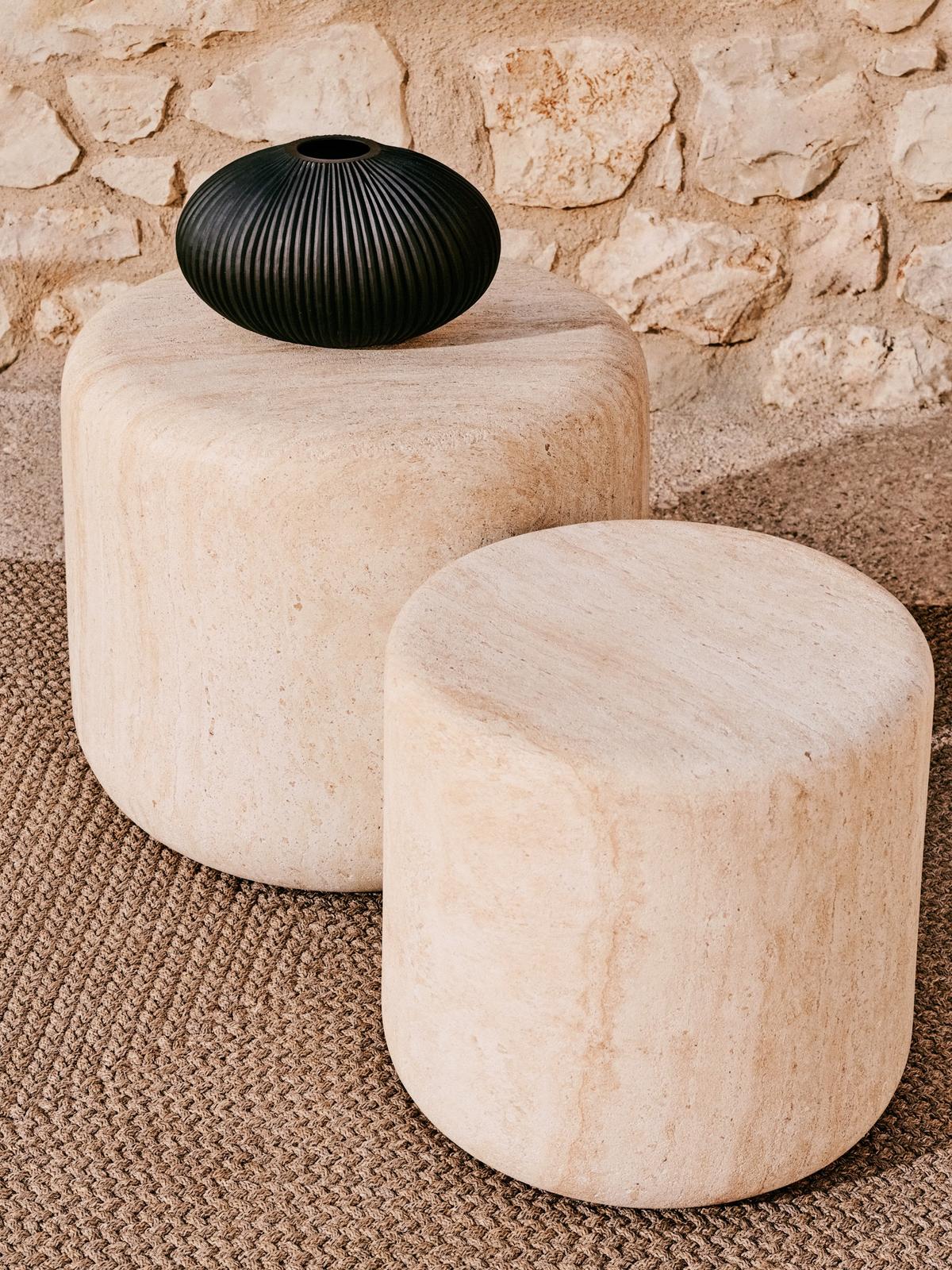 Drasi bijzettafel van cement met afwerking van travertijneffect ⌀46 cm