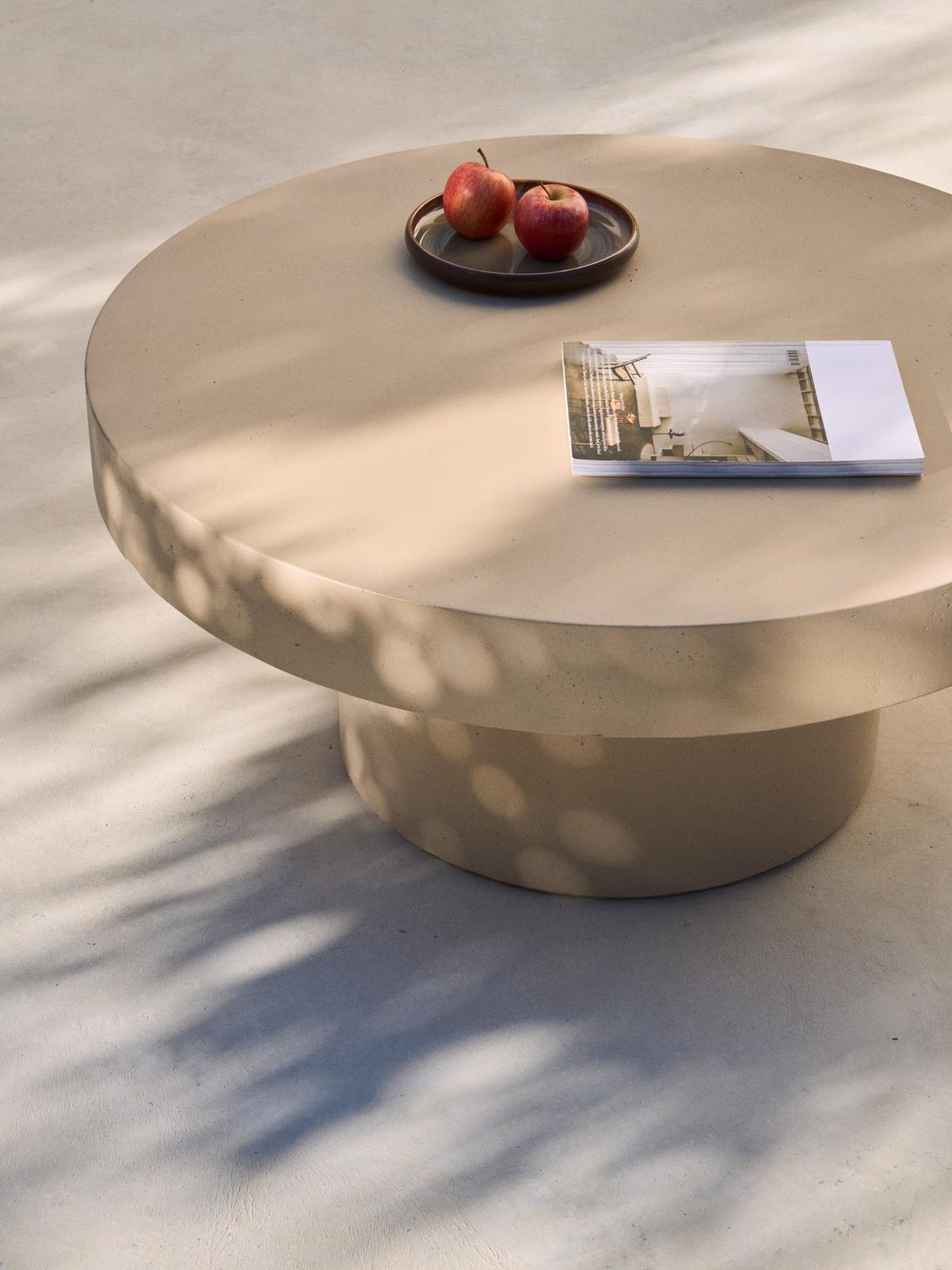 Aiguablava salontafel van cement in beige ⌀90 cm