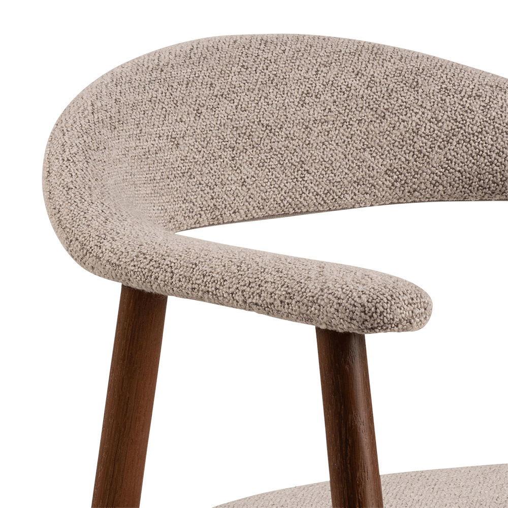 Armstoel COLETTE Monza Beige - Poot Walnoot  Armstoel COLETTE Monza Beige - Poot Walnoot