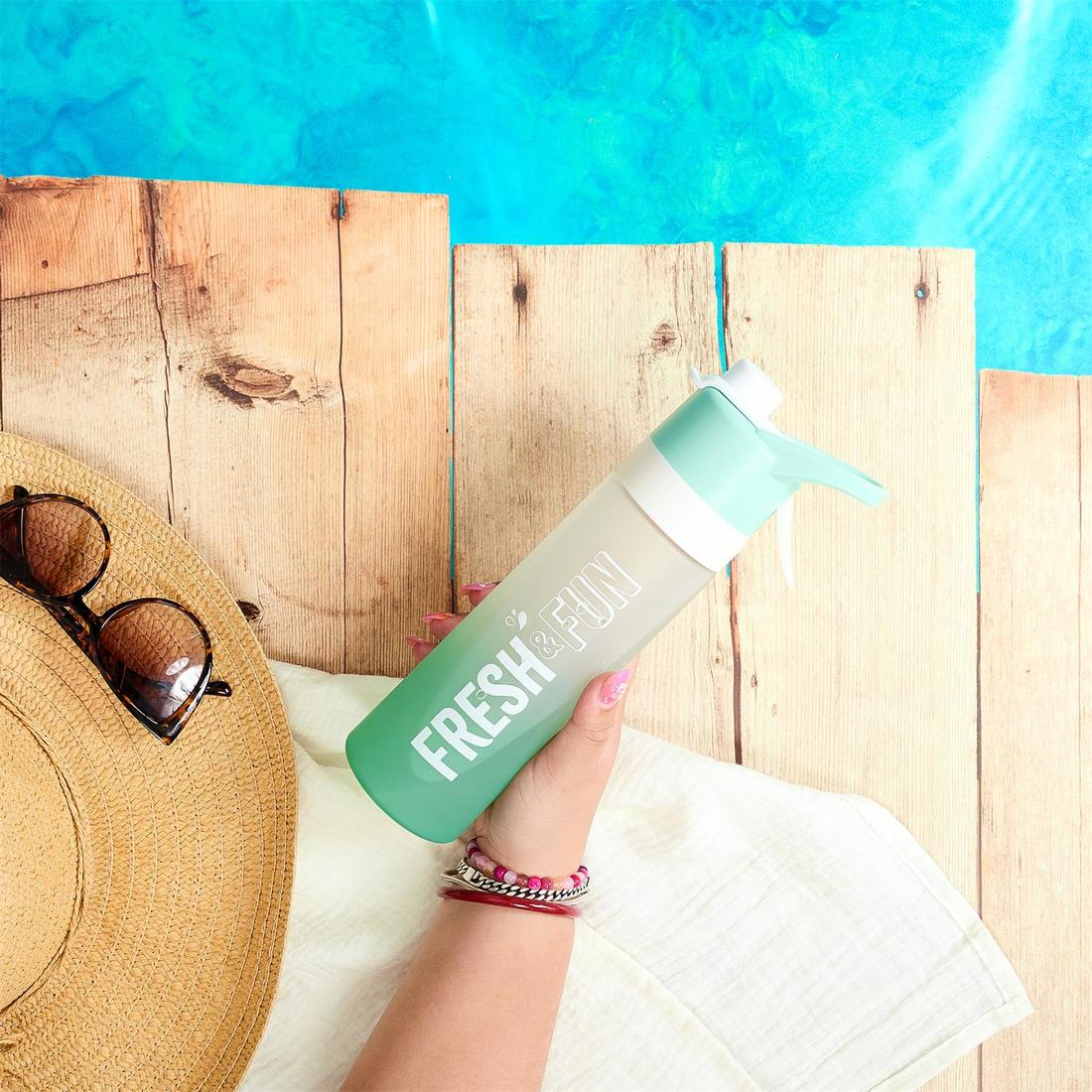 Waterfles FRESH & FUN 70cl met nevelfunctie Ass. Waterfles FRESH & FUN 70cl met nevelfunctie Ass.