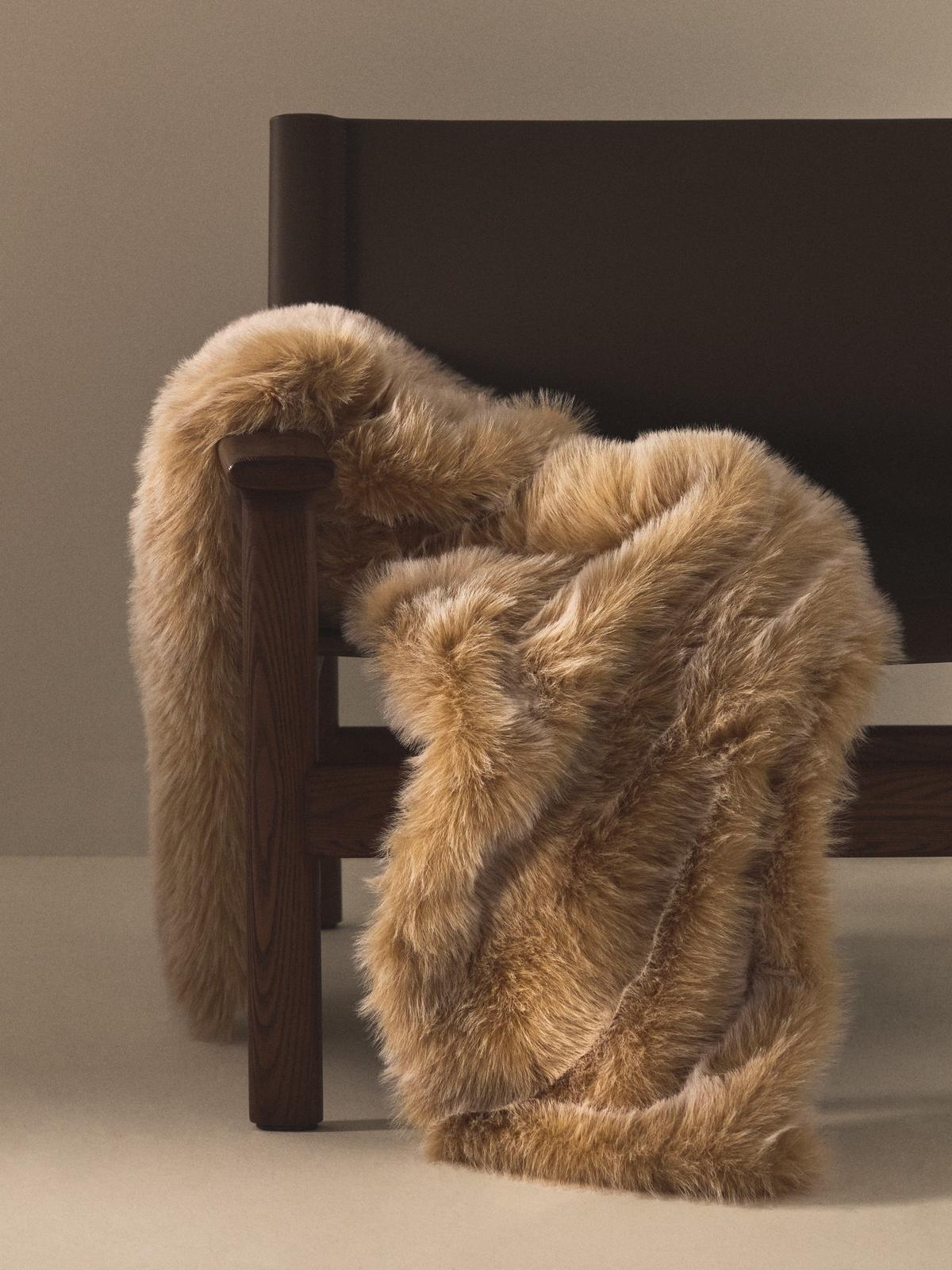 Lisara ecru deken met bontlook en riem 130 x 170 cm