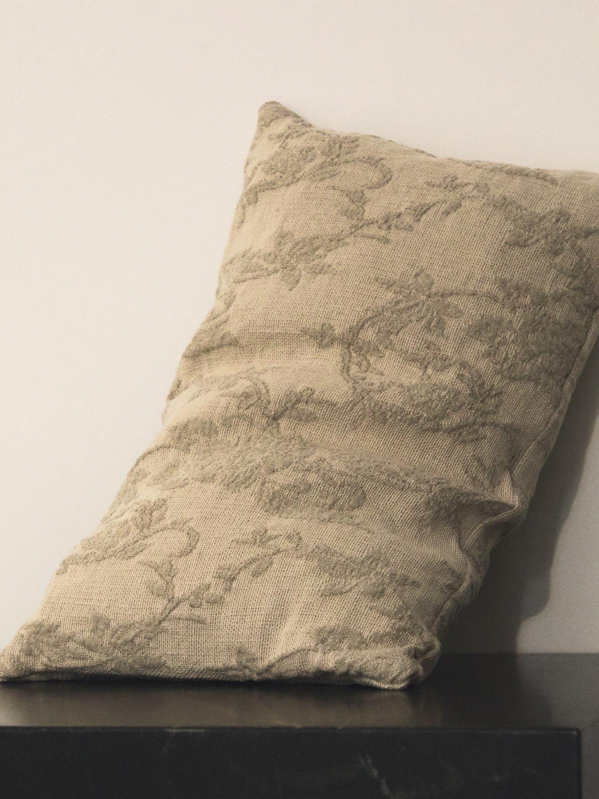 Velina kussenhoes van gewassen linnen jacquard met bloemen in beige 30 x 50 cm