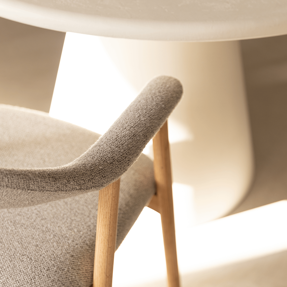 Armstoel COLETTE Monza Beige - Poot Eik Armstoel COLETTE Monza Beige - Poot Eik