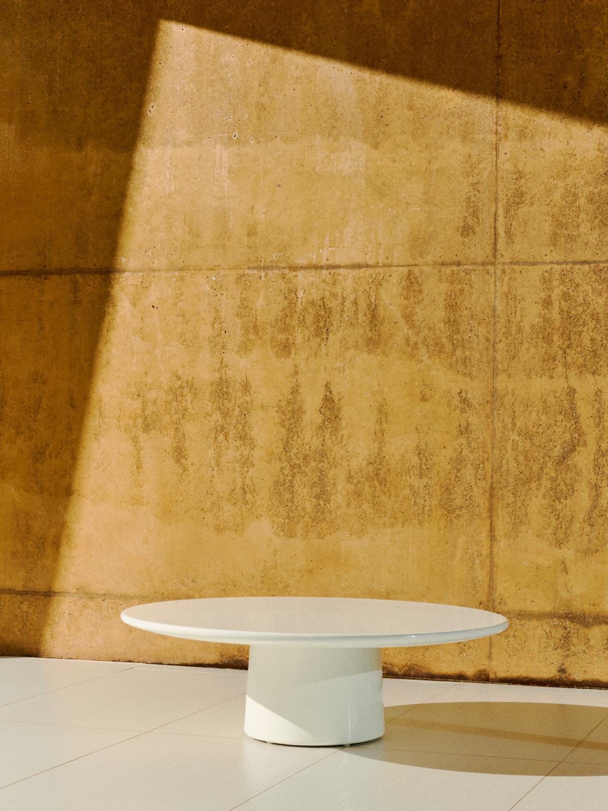 Albanella salontafel van cement met glanzend witte afwerking ⌀110 cm