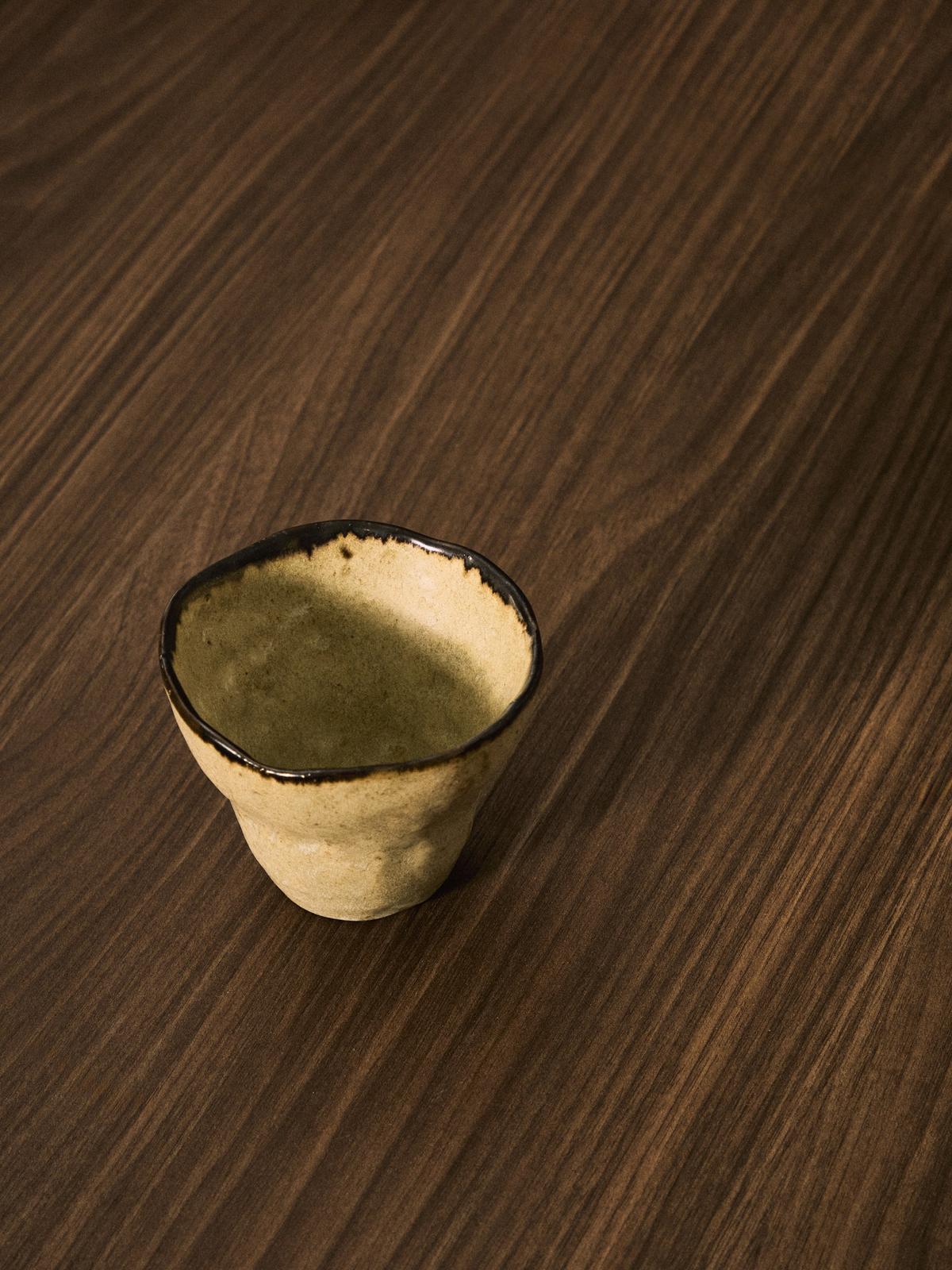 Abela mok van bruin keramiek