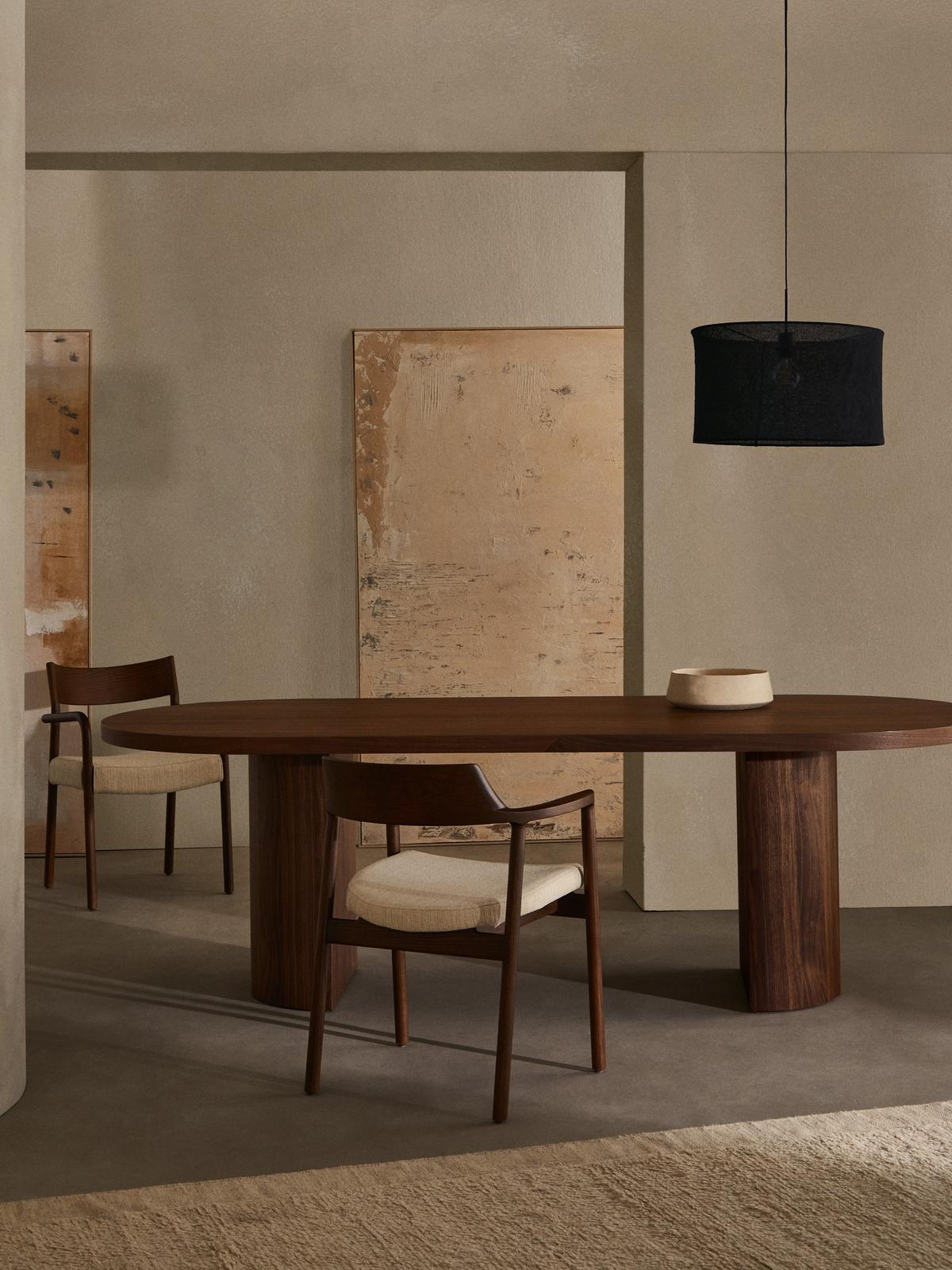 Tafel Nealy van walnootfineer met een dinkere afwerking 200 x 100 cm