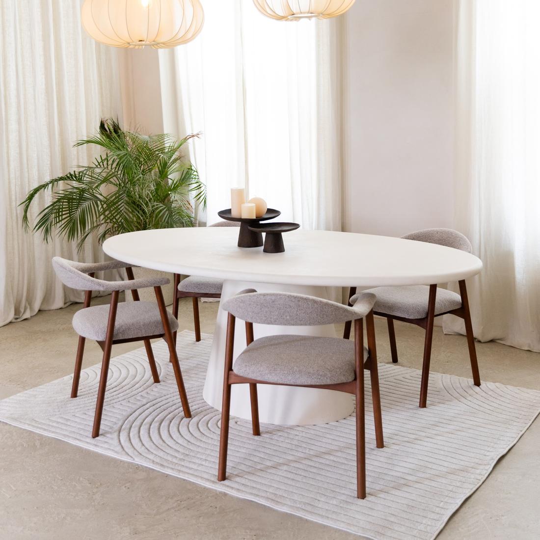 Armstoel COLETTE Monza Beige - Poot Walnoot  Armstoel COLETTE Monza Beige - Poot Walnoot