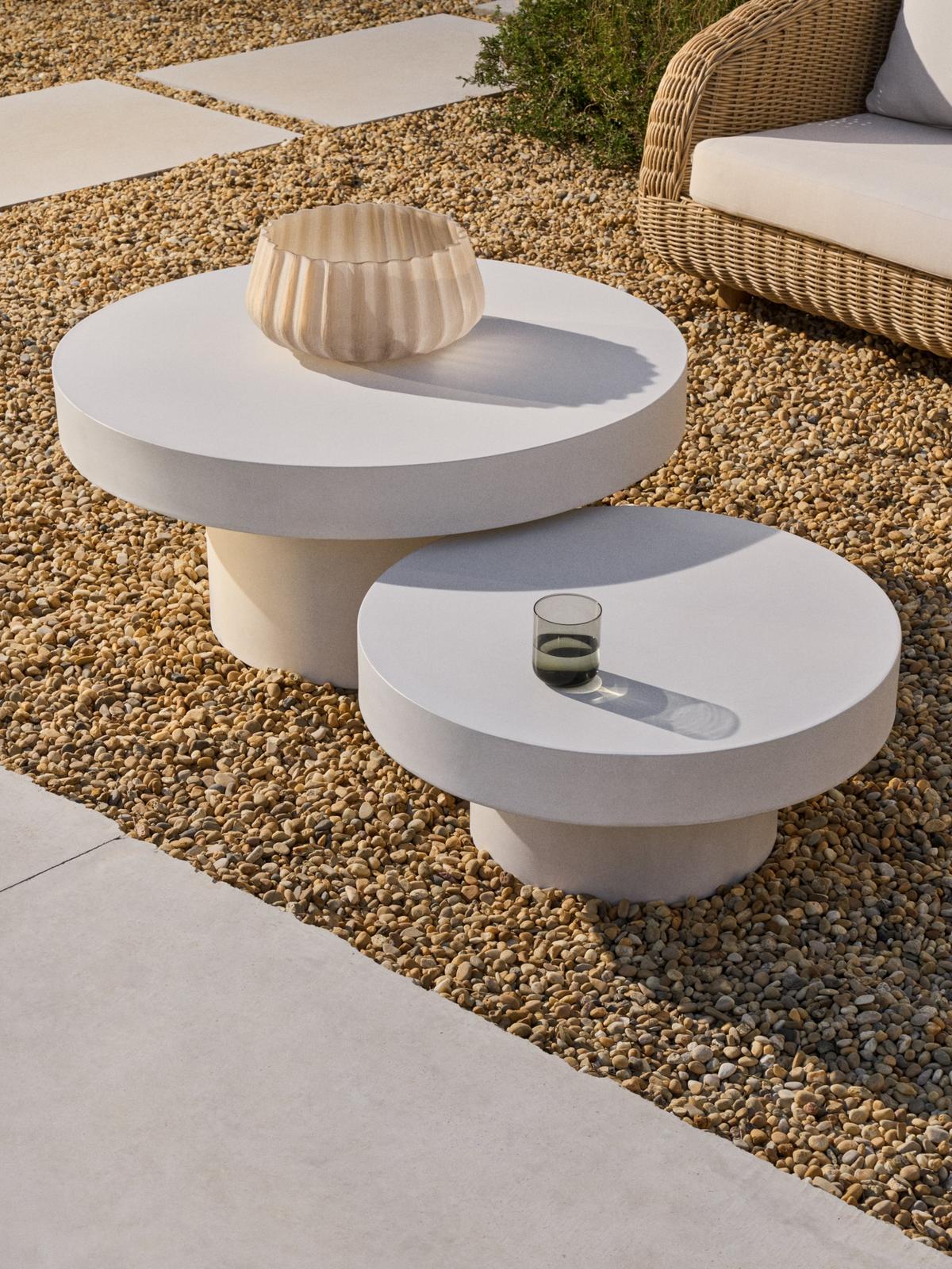 Aiguablava ronde salontafel in wit cement, ⌀66 cm