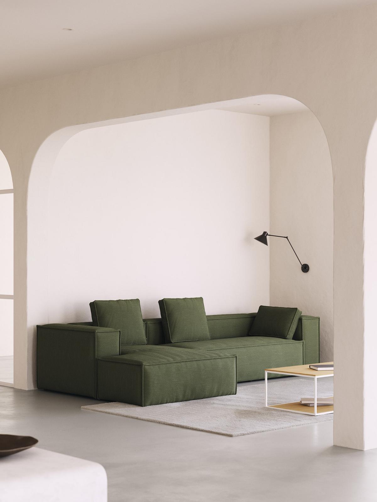 Blok 3-zitsbank in dik groen ribfluweel en met chaise longue links 300 cm FSC Mix Credit