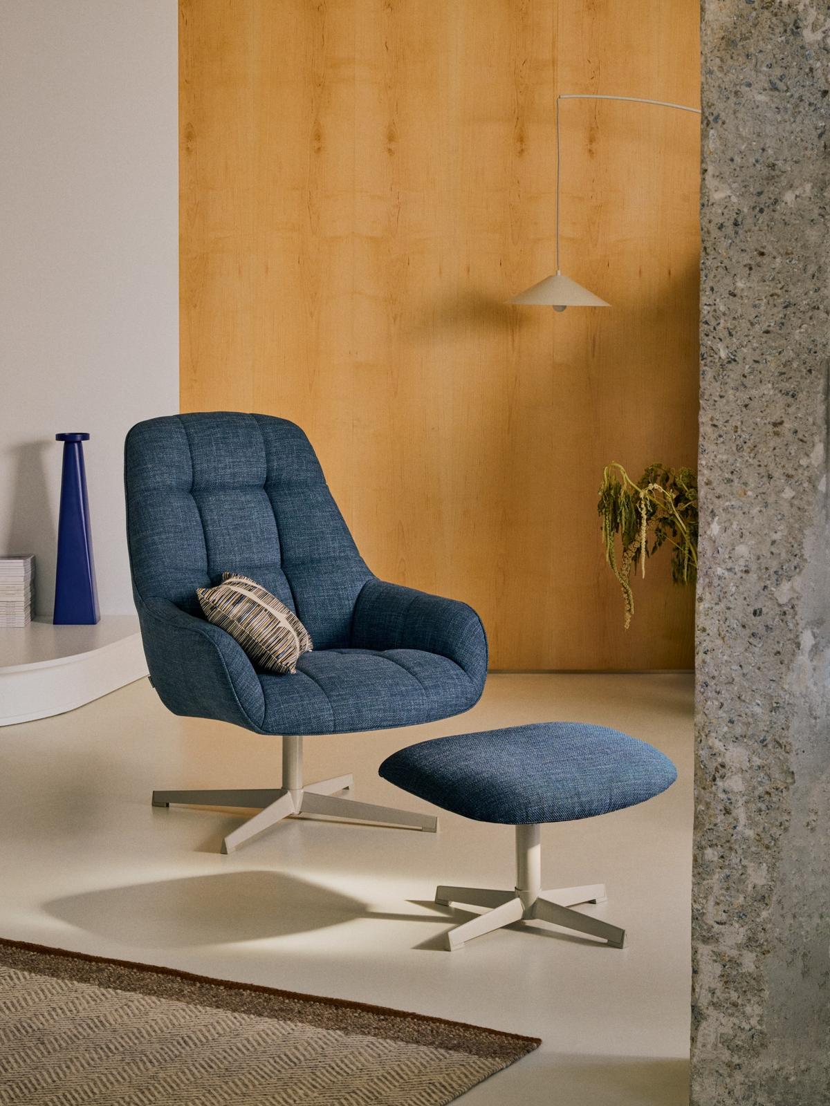 Kally wandlamp van metaal met beige gelakte afwerking