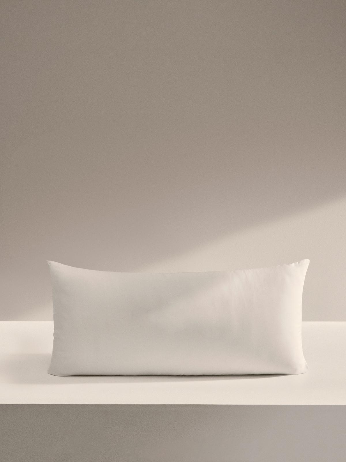 Duca kussen van 10% dons en 90% veren 80 x 40 cm