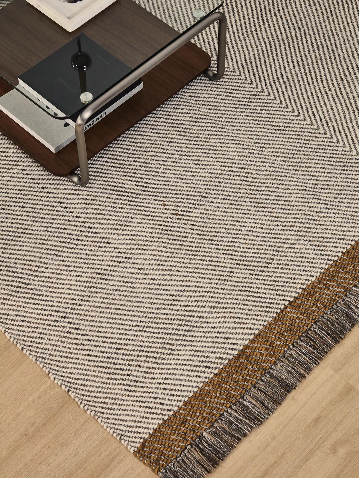 Brina beige wollen tapijt in visgraat-jacquardmotief 230 x 160 cm