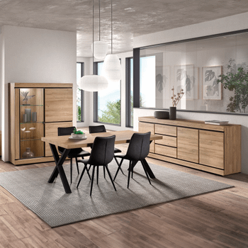 Eetkamer MACOUN: Dressoir + Glaskast + ABBEY Tafel + 4 stoelen LORRY zwart Eetkamer MACOUN: Dressoir + Glaskast + ABBEY Tafel + 4 stoelen LORRY zwart