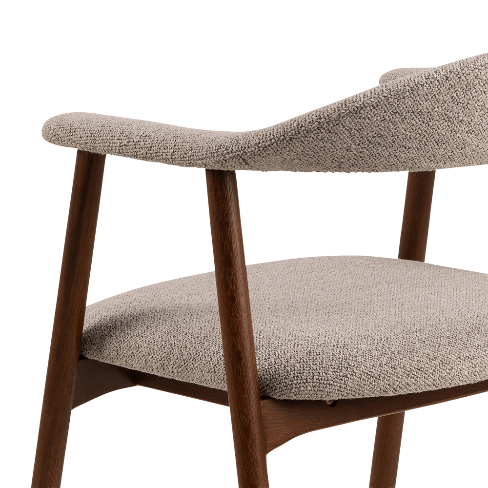 Armstoel COLETTE Monza Beige - Poot Walnoot  Armstoel COLETTE Monza Beige - Poot Walnoot