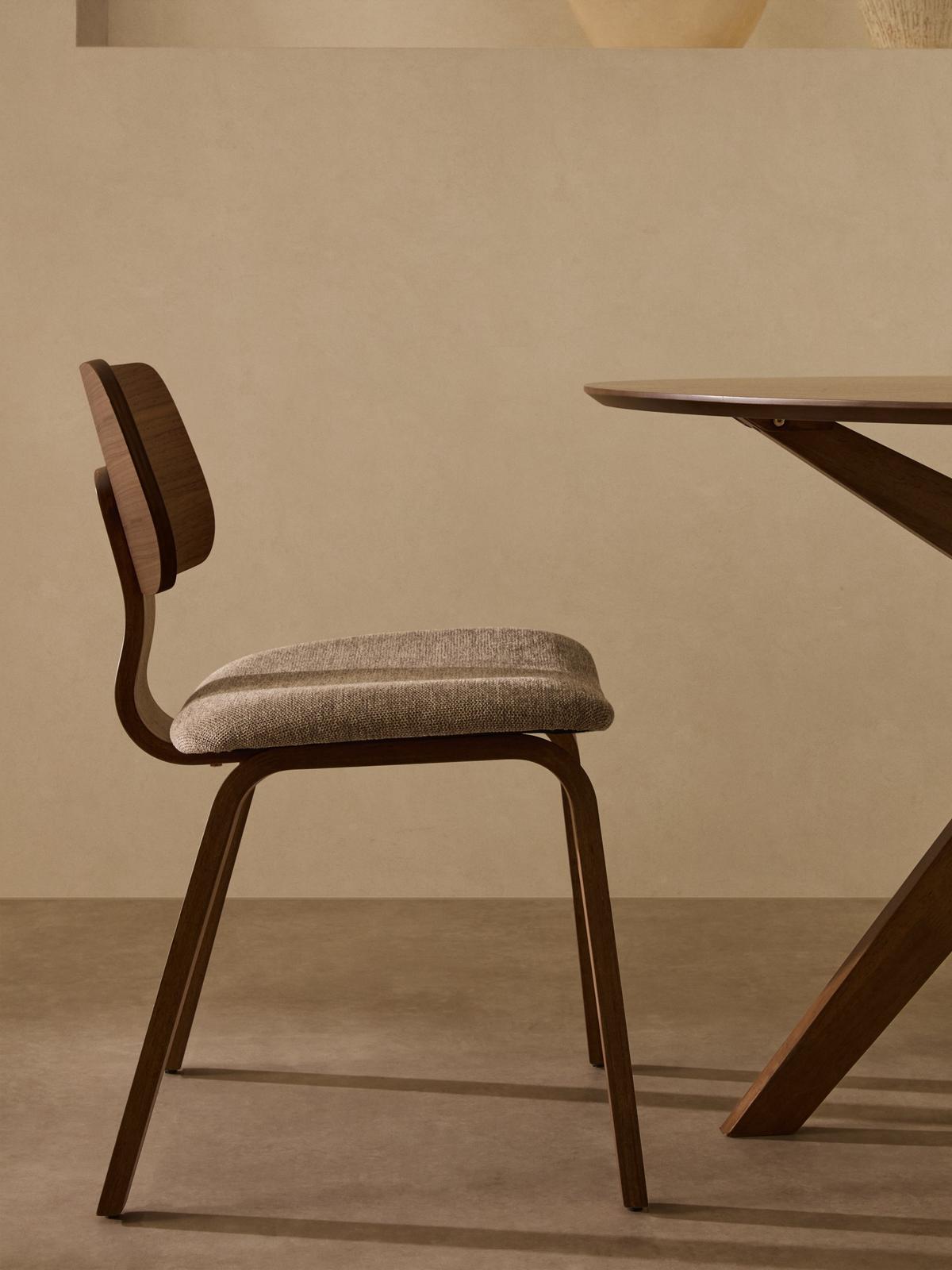 Gena-stoel van notenfineer en beige chenille