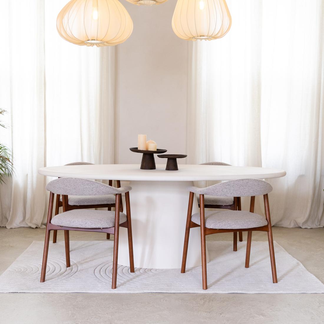 Armstoel COLETTE Monza Beige - Poot Walnoot  Armstoel COLETTE Monza Beige - Poot Walnoot