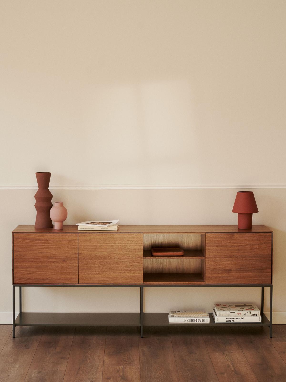 Vedrana 3-deurs dressoir in walnootfineer met stalen pootjes, 195 x 80 cm