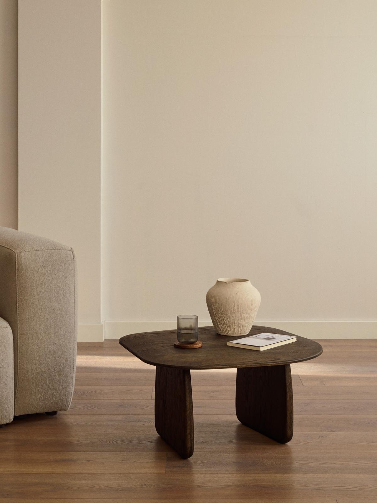 Pirita bijzettafel van massief eikenhout met donkere afwerking 70,6 x 70 cm FSC 100%