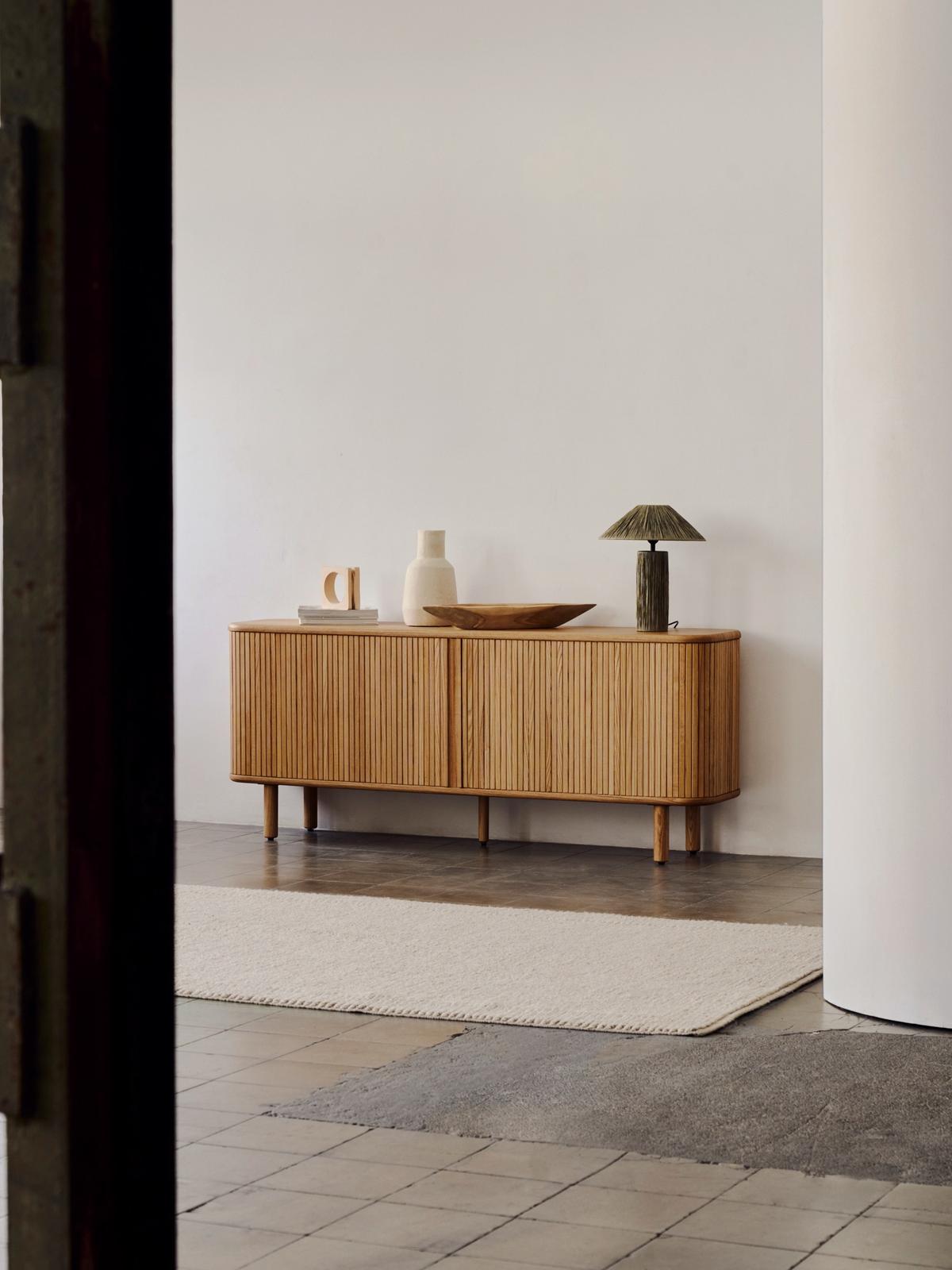 Mailen-dressoir met 2 deuren van essenfineer met een natuurlijke afwerking 180 x 75 cmcm