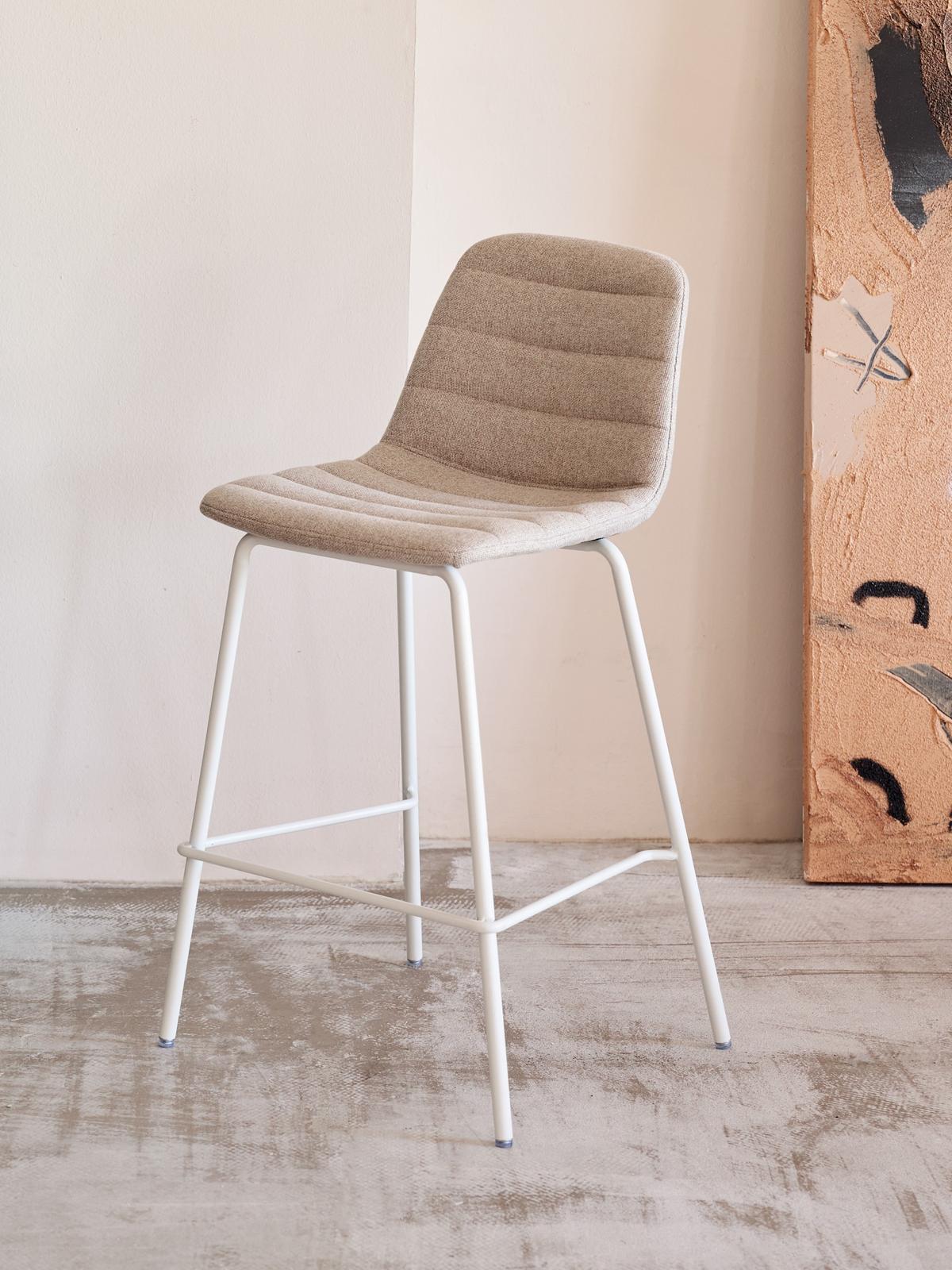 Barstoel Zunild Beige Chenille en Staal Matte Afwerking