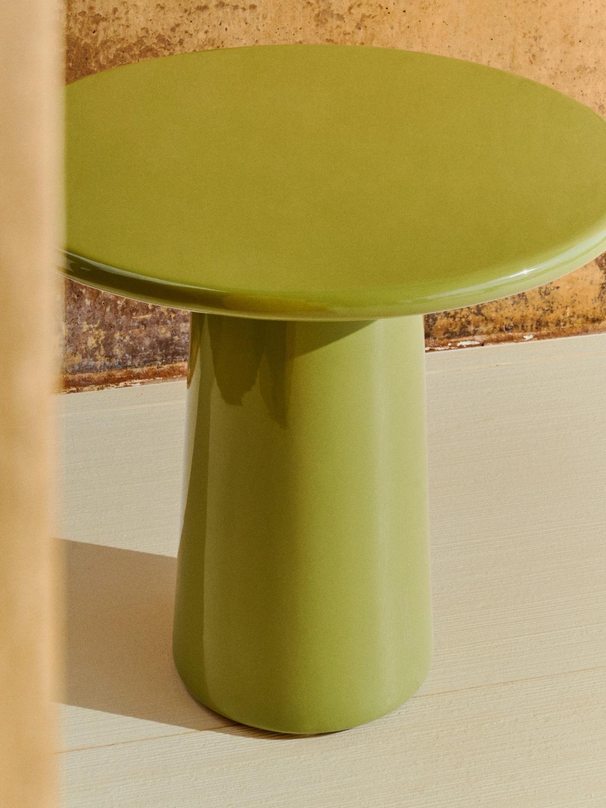 Albanella salontafel van cement met glanzend groene afwerking ⌀65 cm